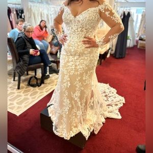 Allure Bridals Ivory and White Lace Wedding Dress